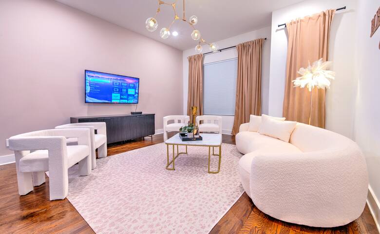 Two New Luxury Homes Private Decks 22 Beds gallery image 4