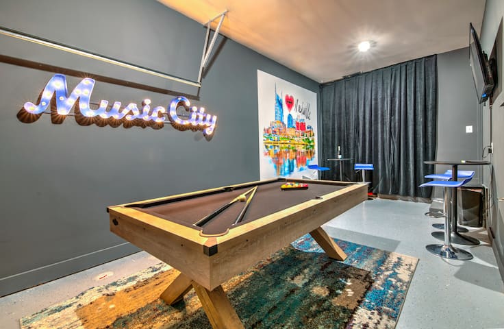 Two New Luxury Homes Private Decks 22 Beds