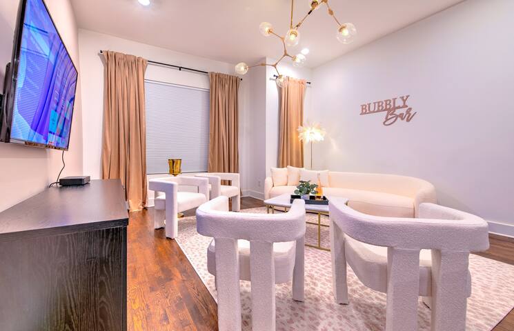 Two New Luxury Homes Private Decks 22 Beds gallery image 5