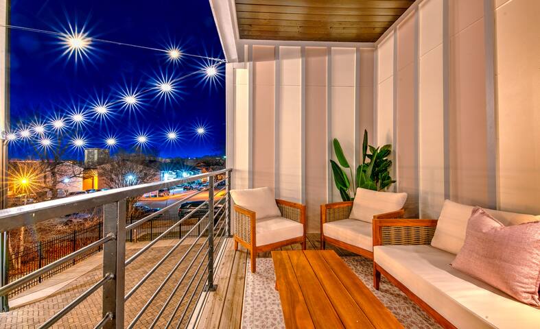 Two New Luxury Homes Private Decks 22 Beds gallery image 2