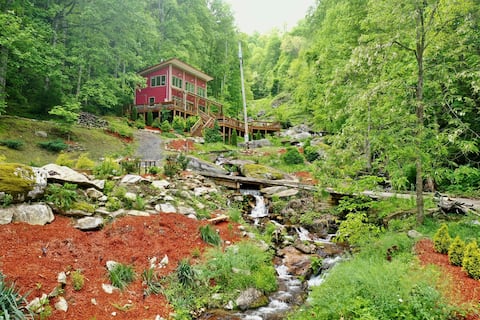 Private Waterfalls, Creek, Hot Tub, Trails & EV II
