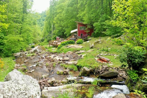 Private Waterfalls, Creek, Hot Tub, Trails & EV II
