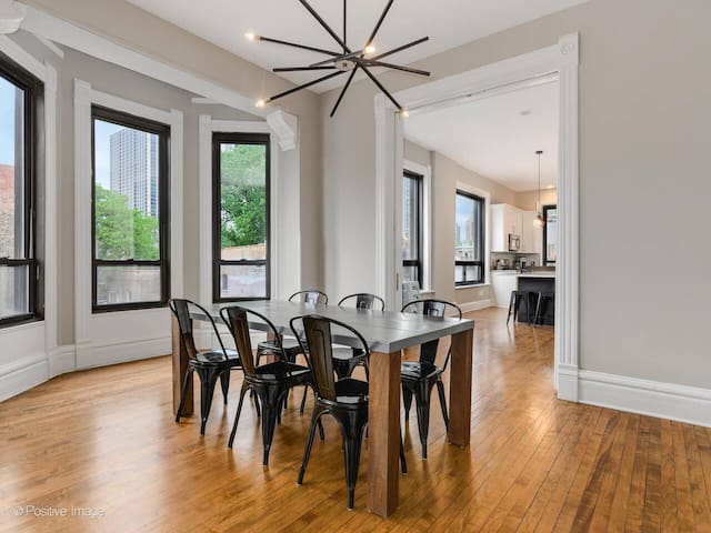 Large 4BR/3BA • Safe Old Town Location • Walk Ever gallery image 5