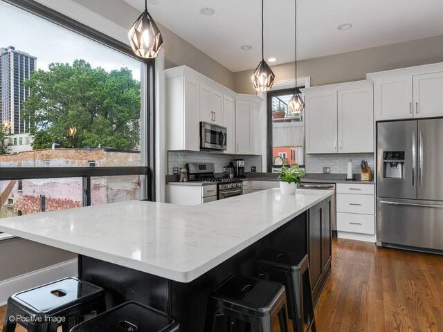 Large 4BR/3BA • Safe Old Town Location • Walk Ever gallery image 3