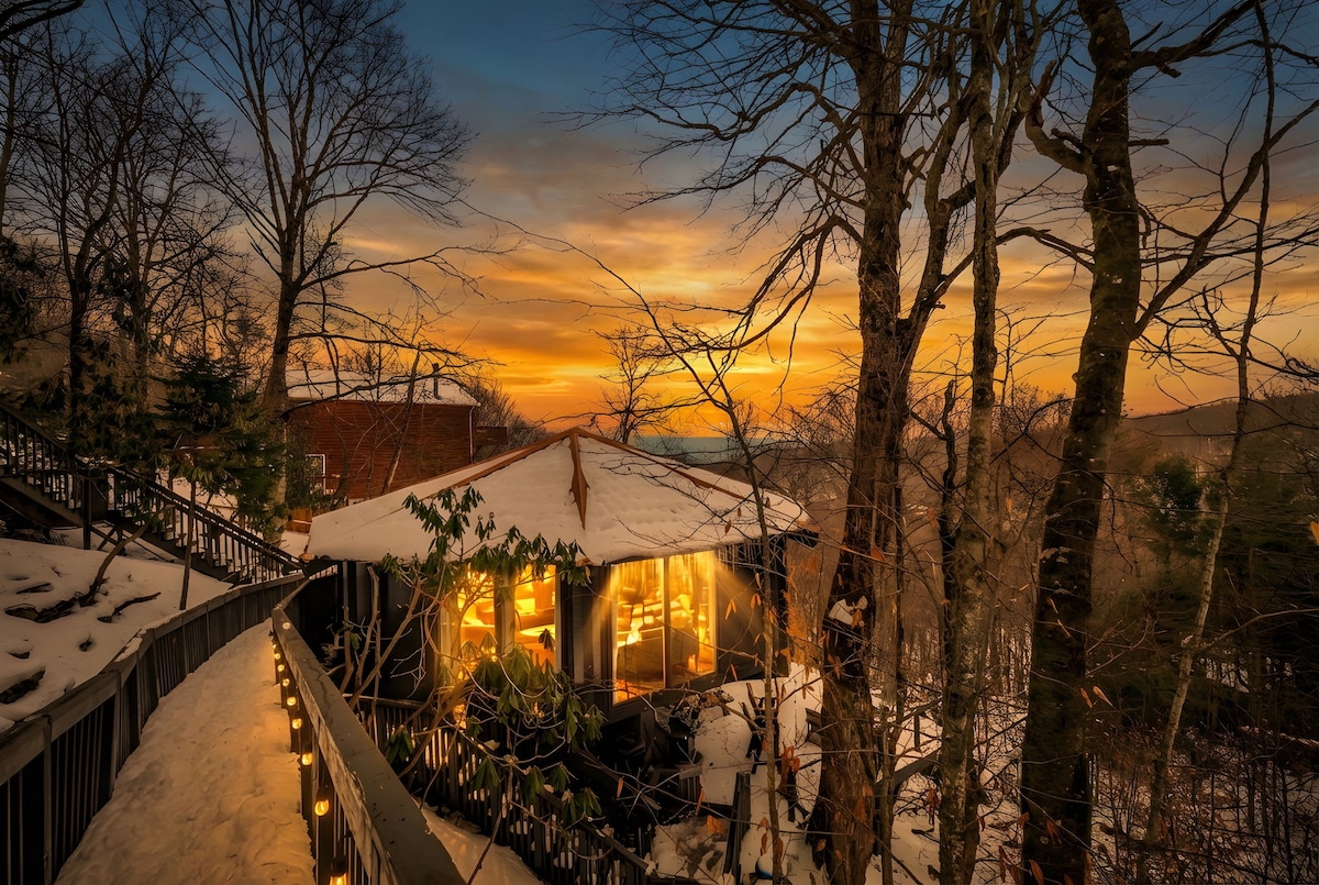 Breathtaking Boutique Treehouse nestled in clouds - Treehouses for
