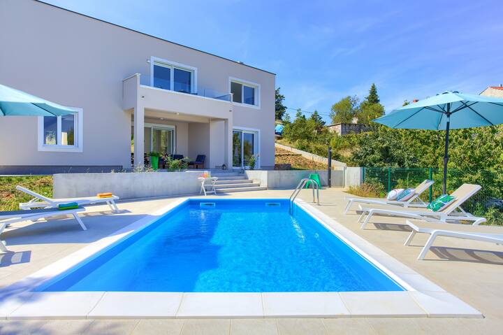 Villa Mit Pool In Einer Ruhigen Gegend In Der Nähe Der Stadt Krk - Cres