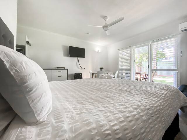 redwheataccommodations com managed Airbnb listing 2