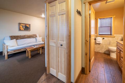 Blackbear Lodge at The Totem Lodges