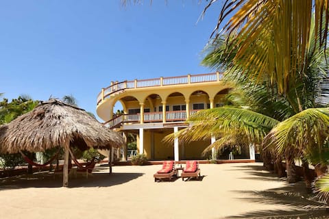 Hopkins Beach House • 2BR • Rooftop Views