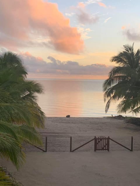 Hopkins Beach House • 2BR • Rooftop Views