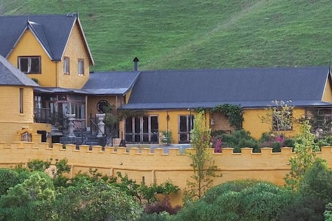 The Mudcastle 1-16 Guests (2 nights) Entire Castle