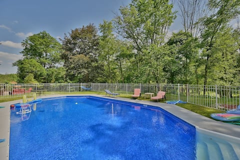 Villa in heart of Poconos-Pool-Hot Tub- Sauna