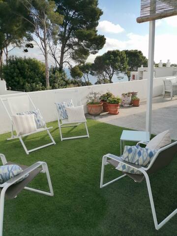 Holiday rental detachesd house with swimming pool gallery image 3
