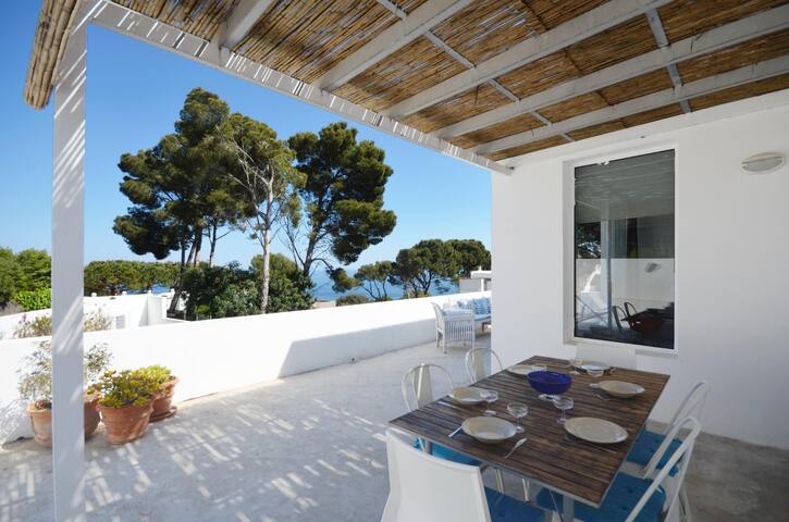 Holiday rental detachesd house with swimming pool gallery image 2