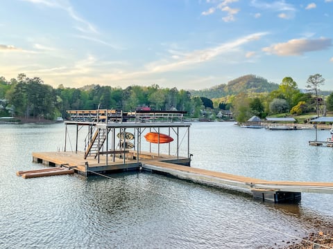 Lakefront Mountain House w/private dock, stunning views