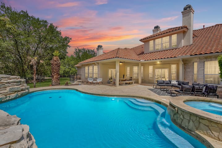 Luxury Home, Fire Pit, Pool, Hot Tub