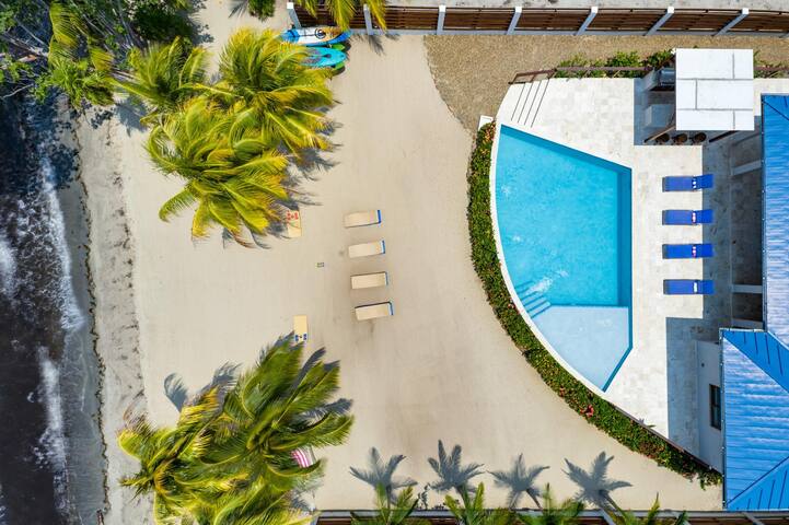 5 Bedroom Beachfront Villa w/ Large Pool & Staff