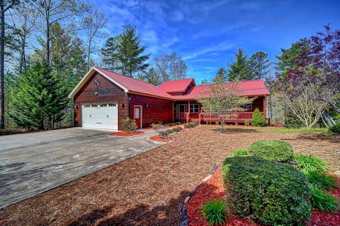 Lake Nottely Lodge with 1000 sq ft GAME ROOM