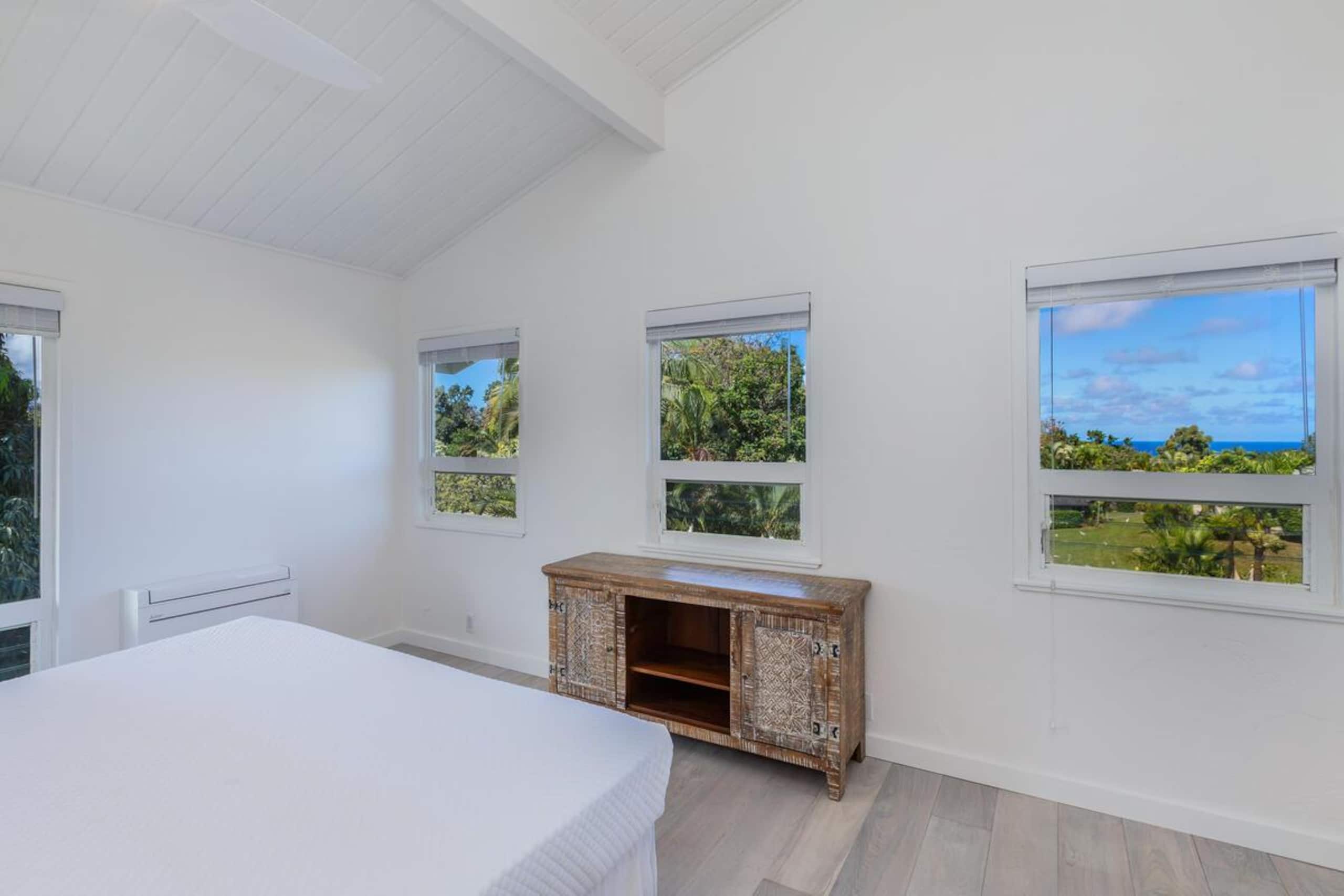 Home in Princeville · ★4.62 · 4 bedrooms · 5 beds · 2.5 shared baths - Image 16