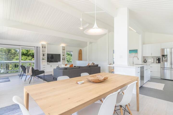 Modern Home on Golf Course, Walk to Tennis, Golf gallery image 2