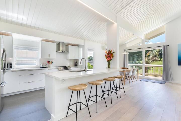 Modern Home on Golf Course, Walk to Tennis, Golf gallery image 4