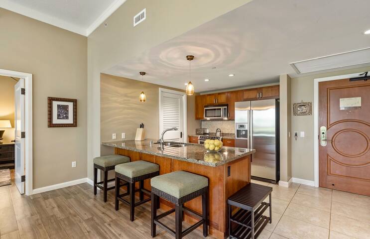 Maui Resort Rentals: Honua Kai Hokulani 112 gallery image 2