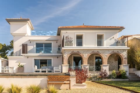 Exceptional Seaside Villa with Pool