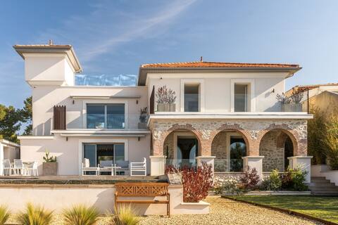 Exceptional Seaside Villa with Pool