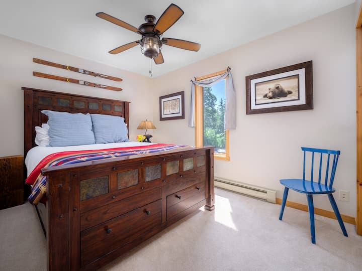 Queen Master Bedroom - Main/Lower Level
