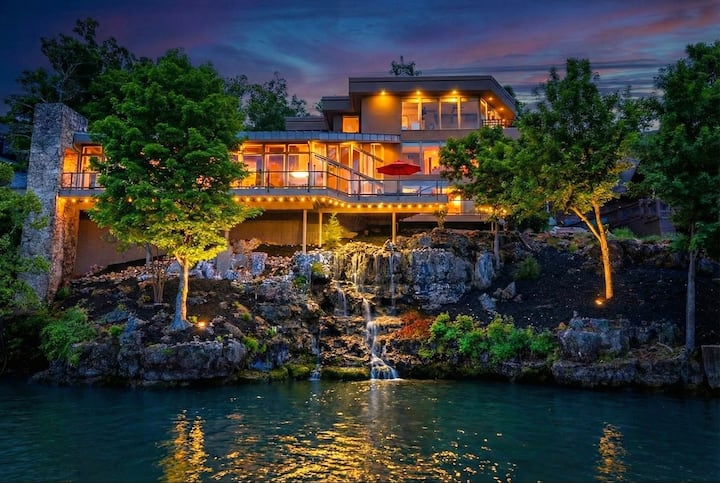 Famous HUGE Views Mansion /Sleeps 36+/Dock/Game Rm