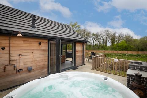 Fig Tree Cottage with private hot tub