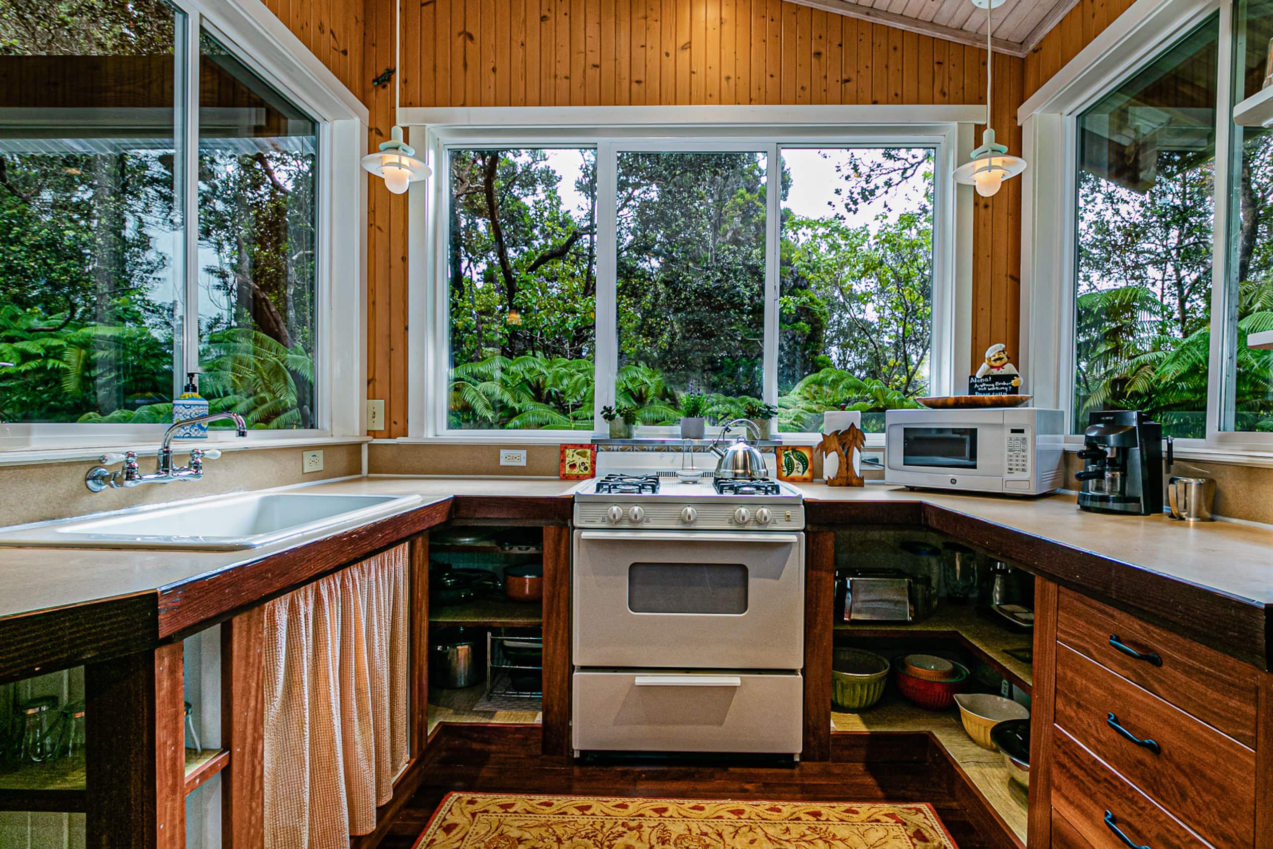 Home in Volcano · ★4.94 · 2 bedrooms · 2 beds · 2 baths - Image 8