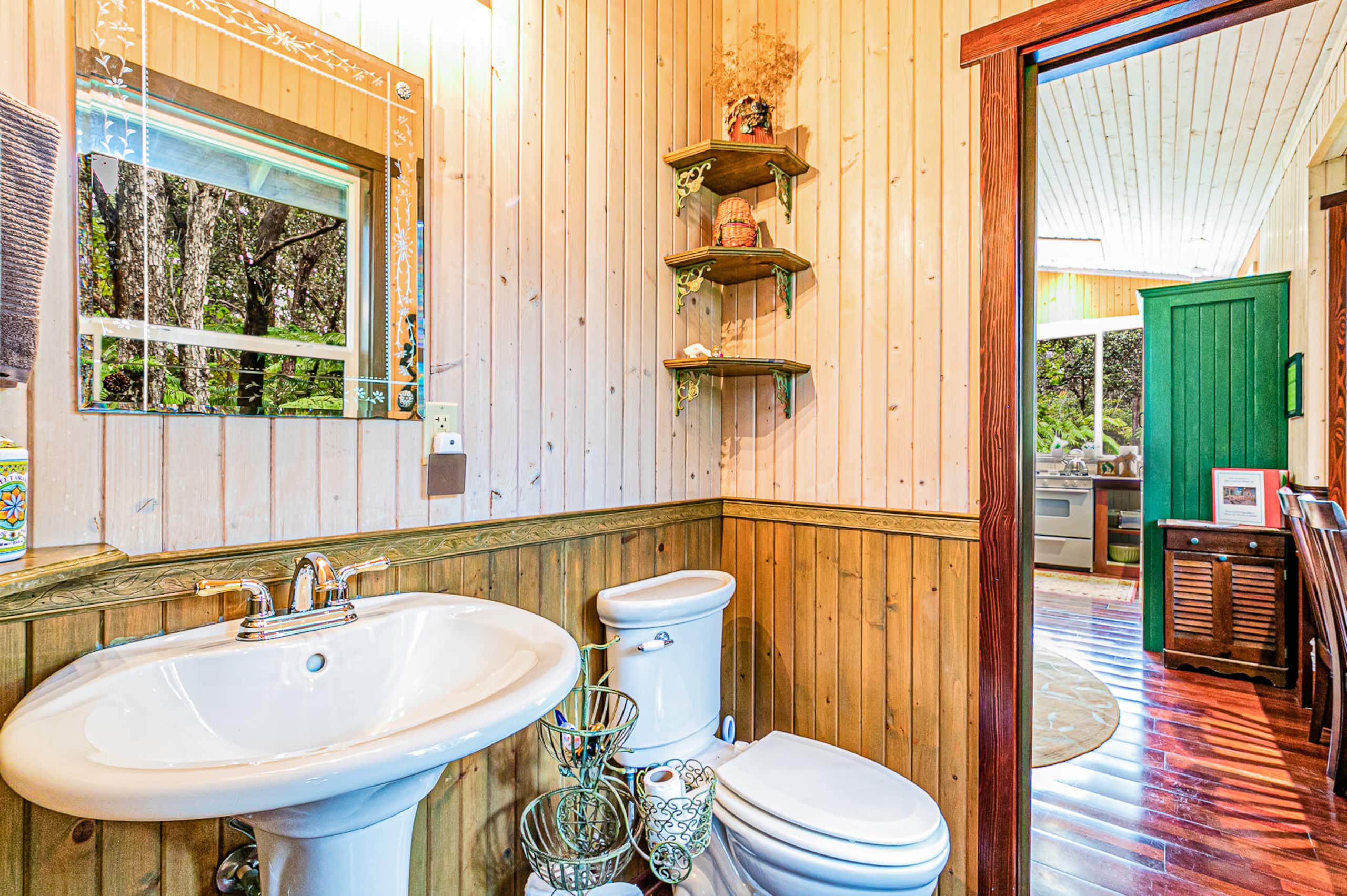 Home in Volcano · ★4.94 · 2 bedrooms · 2 beds · 2 baths - Image 16