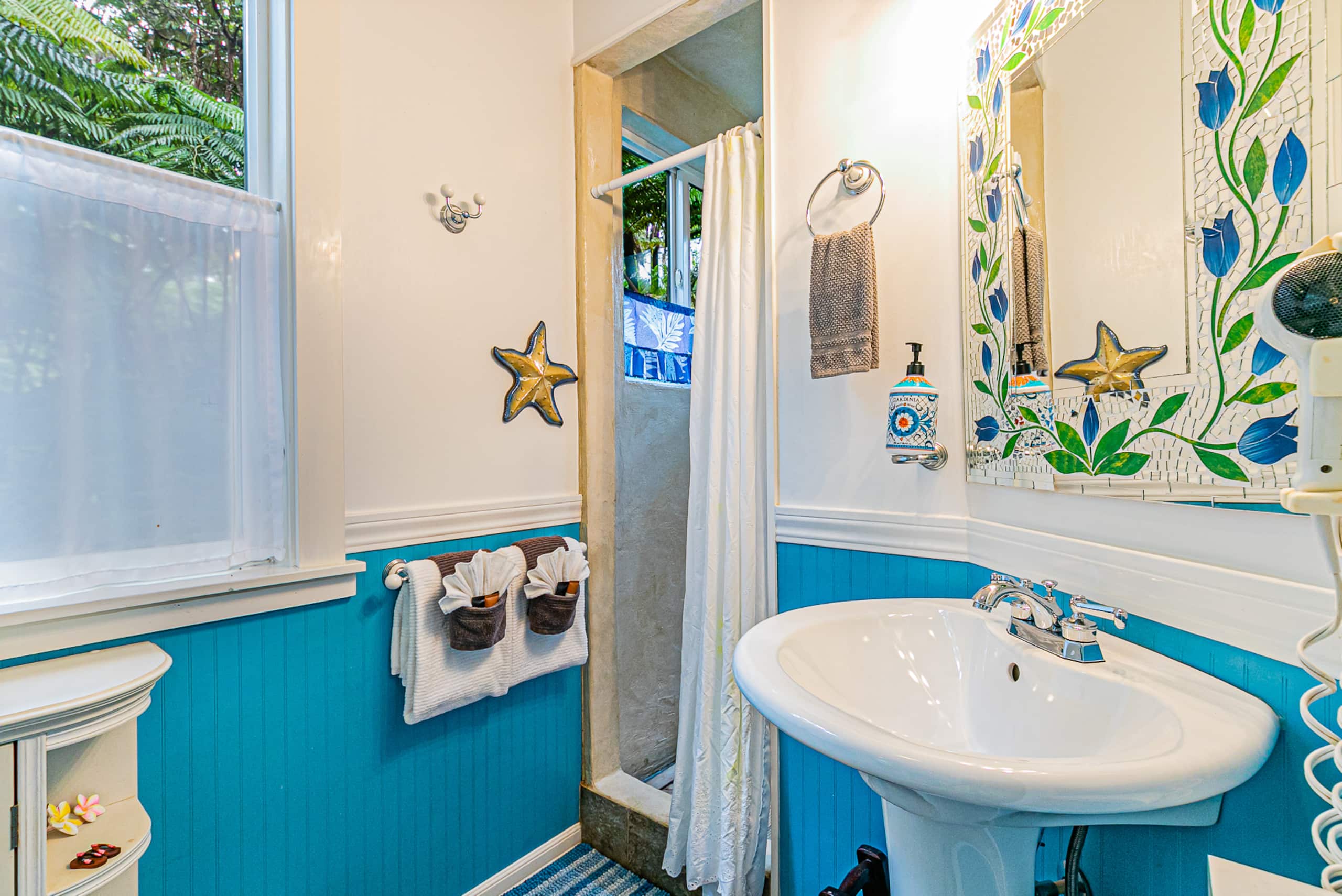 Home in Volcano · ★4.94 · 2 bedrooms · 2 beds · 2 baths - Image 25