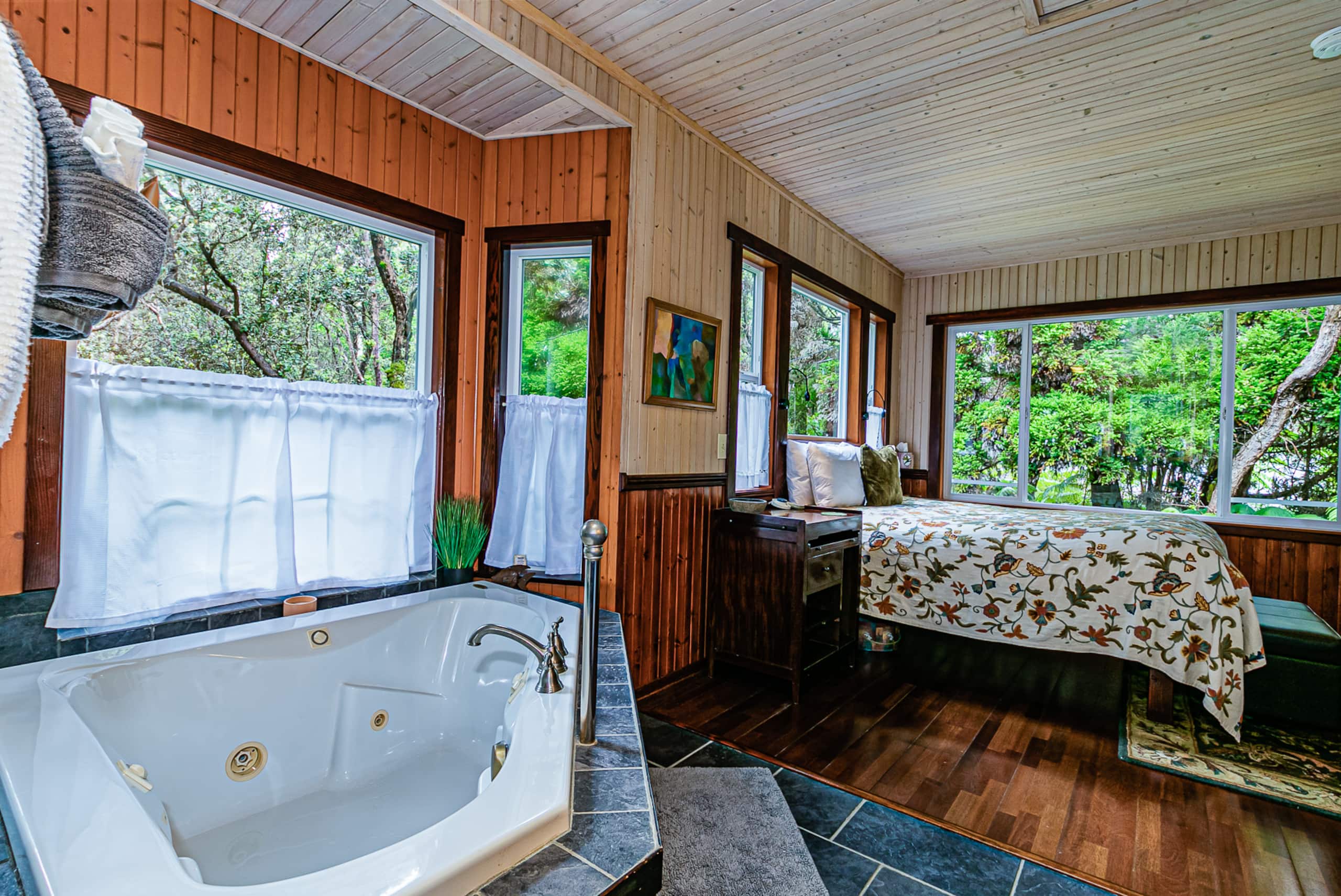 Home in Volcano · ★4.94 · 2 bedrooms · 2 beds · 2 baths - Image 12