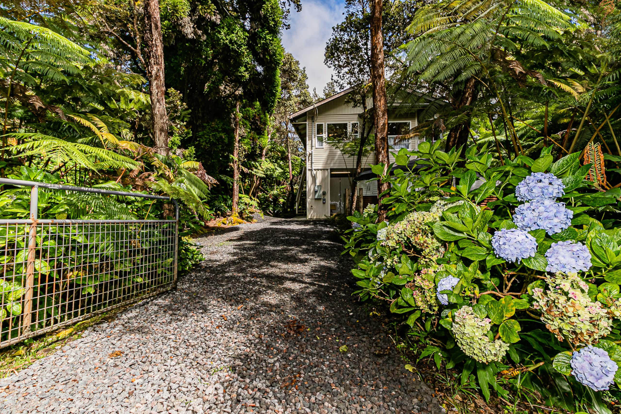 Home in Volcano · ★4.94 · 2 bedrooms · 2 beds · 2 baths - Image 31