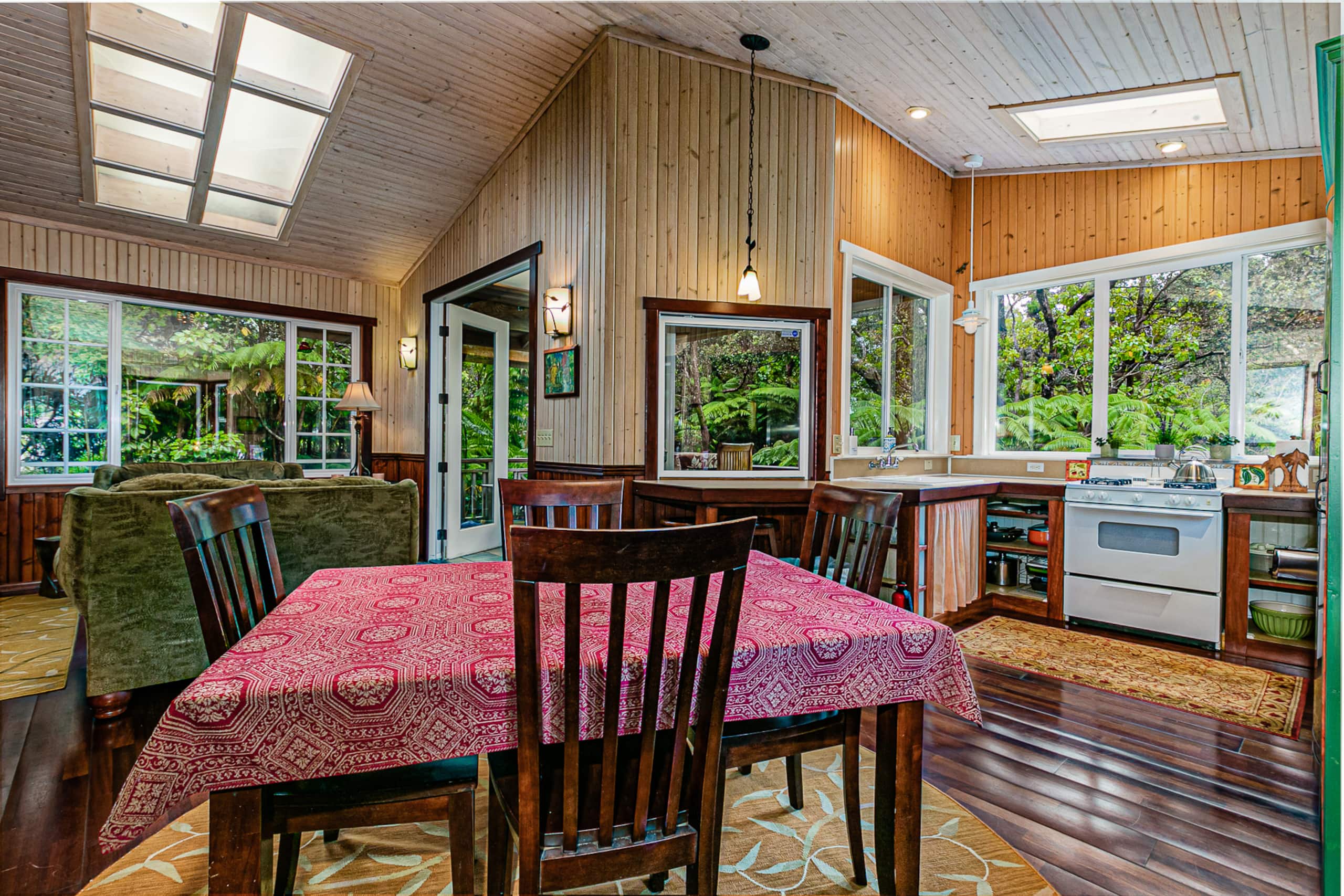 Home in Volcano · ★4.94 · 2 bedrooms · 2 beds · 2 baths - Image 9