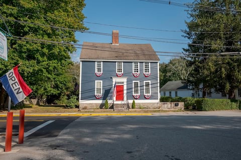 Mystic Seaport History@ Williams Home w/KING BED!