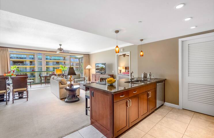 Maui Resort Rentals: Honua Kai Hokulani 447 gallery image 2