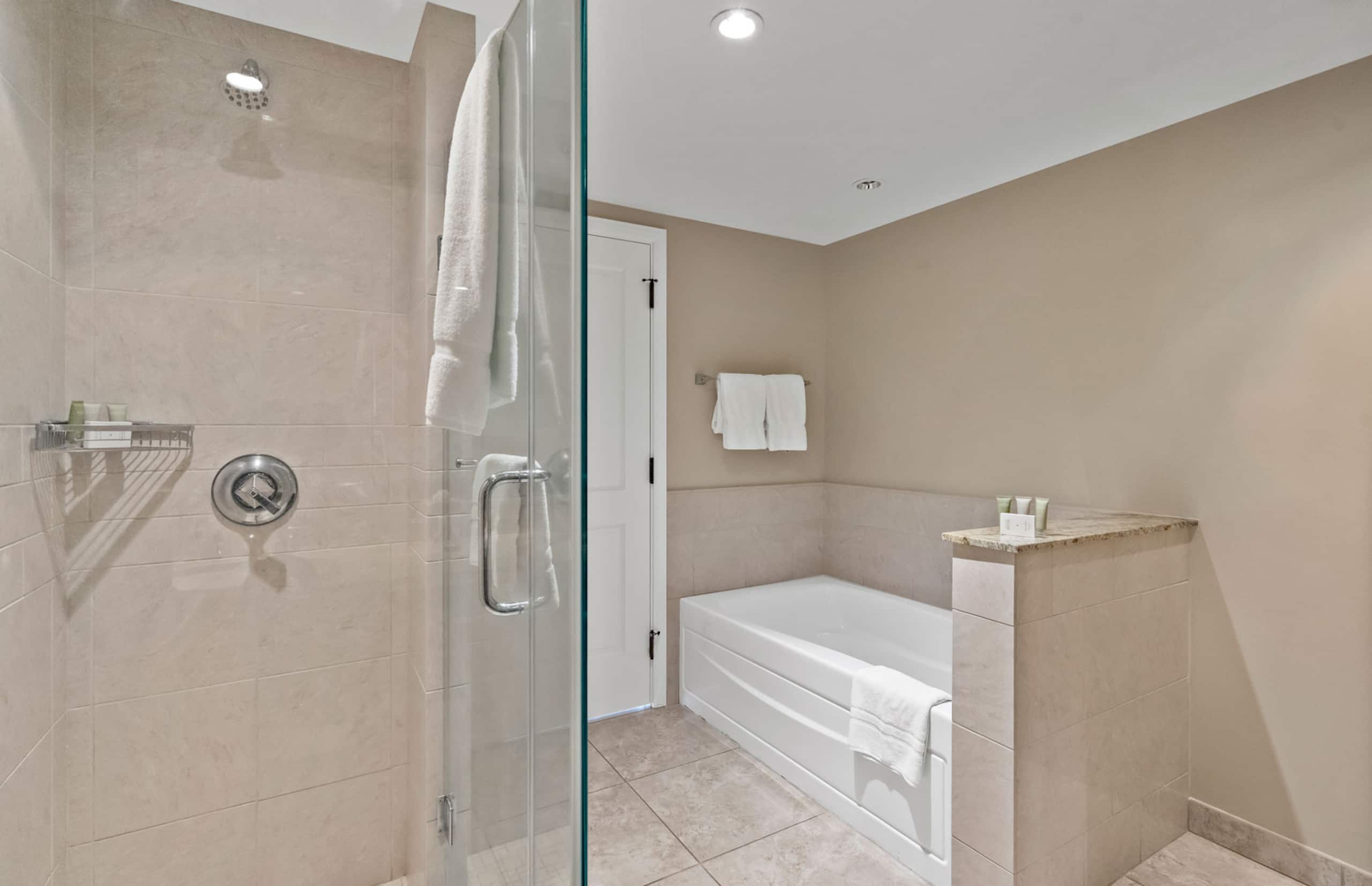 Condo in Lahaina · ★5.0 · 2 bedrooms · 3 beds · 2 baths - Image 23