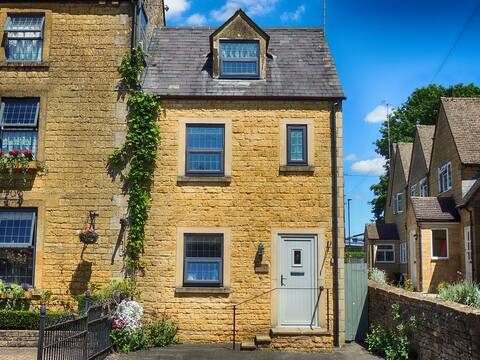 Oakey Cottage - Cotswold cottage with Breakfast