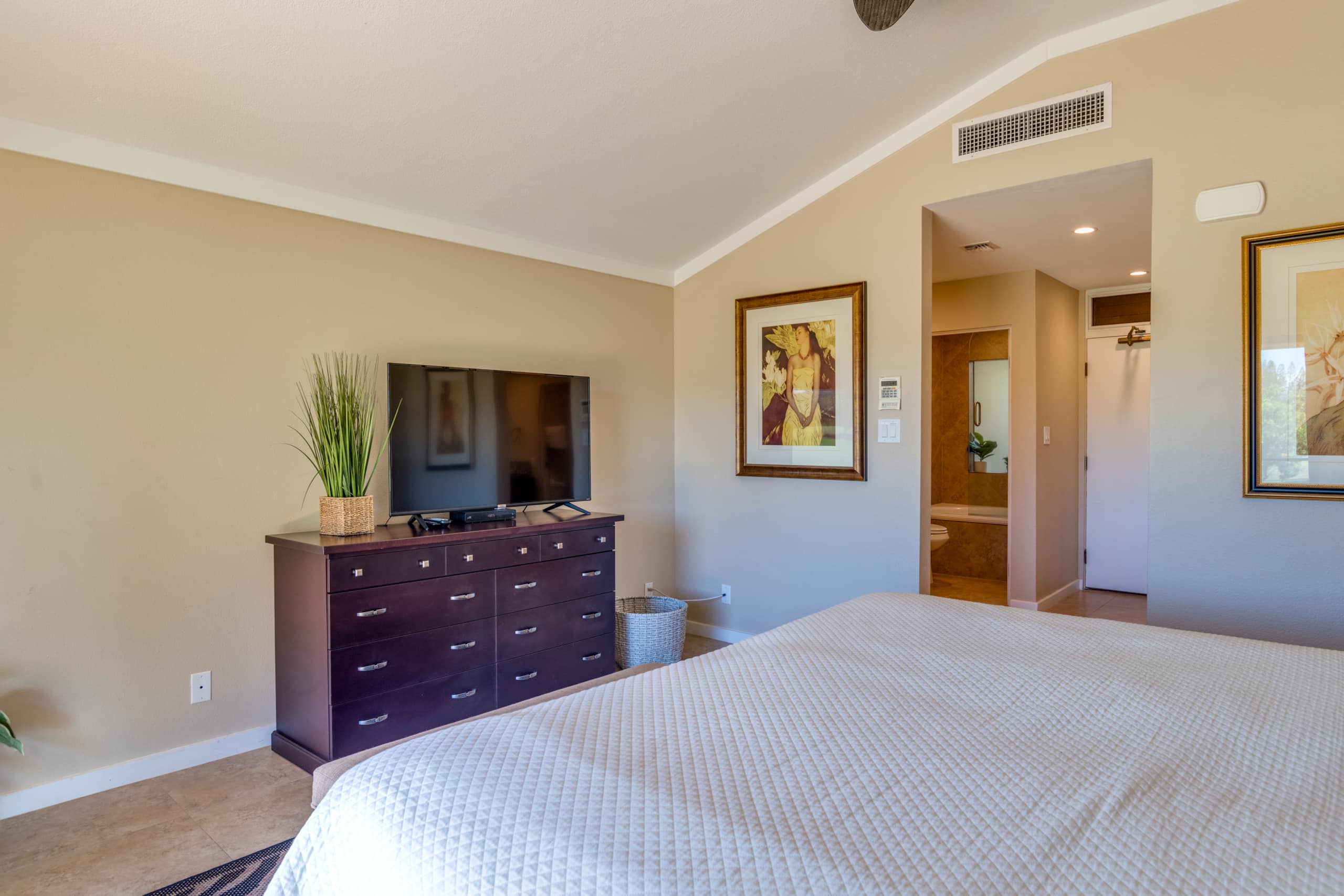 Condo in Lahaina · ★4.77 · 2 bedrooms · 3 beds · 2 shared baths - Image 24