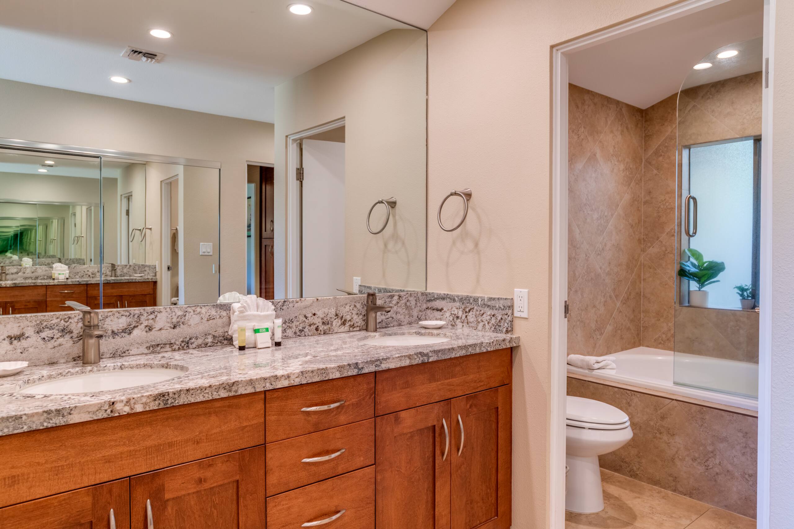 Condo in Lahaina · ★4.77 · 2 bedrooms · 3 beds · 2 shared baths - Image 28