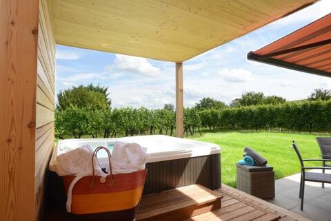 fougere with jacuzzi le clos des vignes