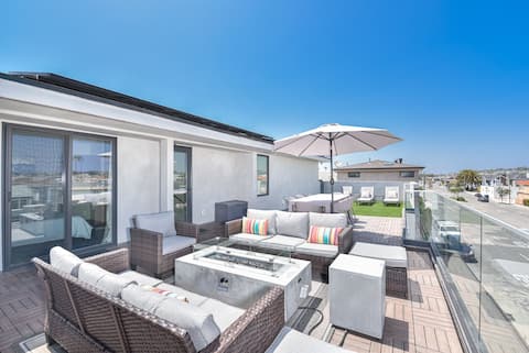 Modern Tri-Level Condo | AC & Rooftop Deck