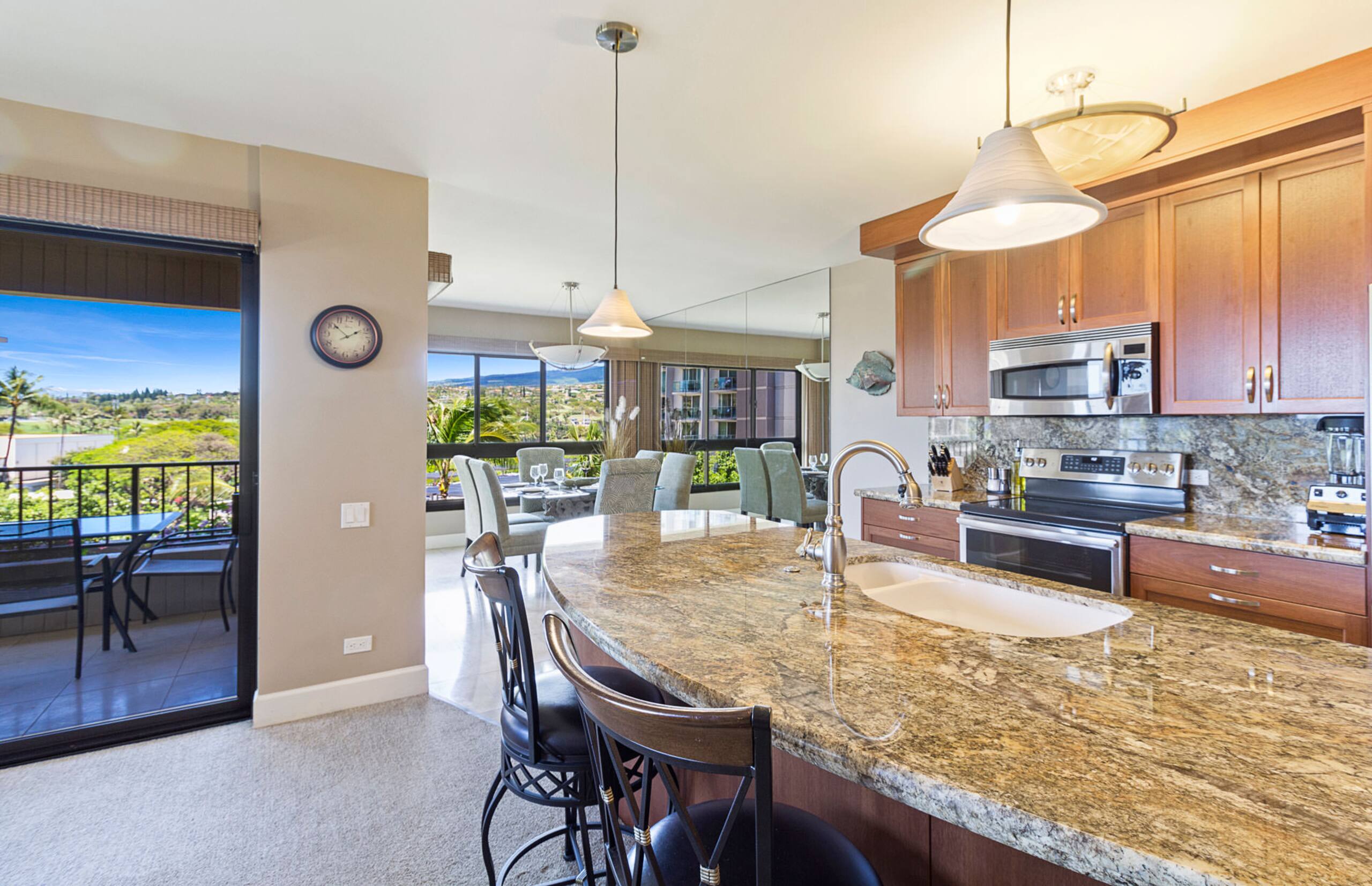 Condo in Lahaina · ★5.0 · 4 bedrooms · 6 beds · 4 baths - Image 11