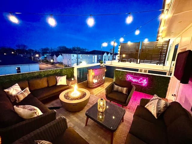 Rooftop Bar ⭐️ Downtown ⭐️ Brand New