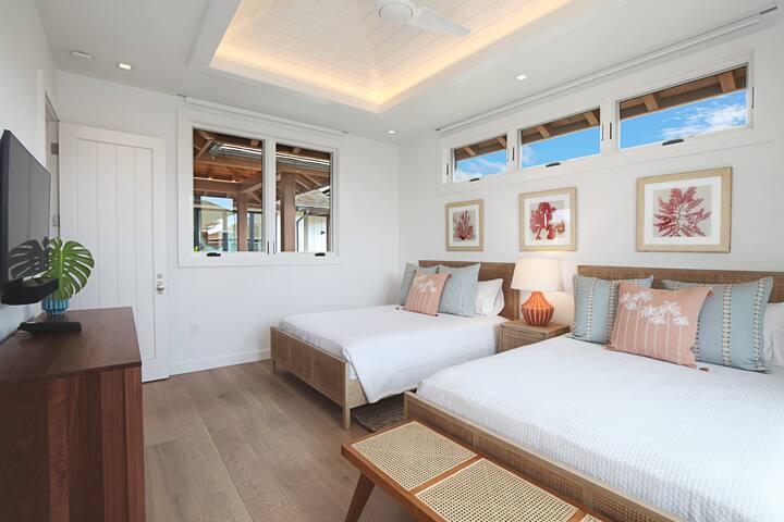 Hale Leimomi: Luxurious Comfort + Pool + Views! gallery image 5