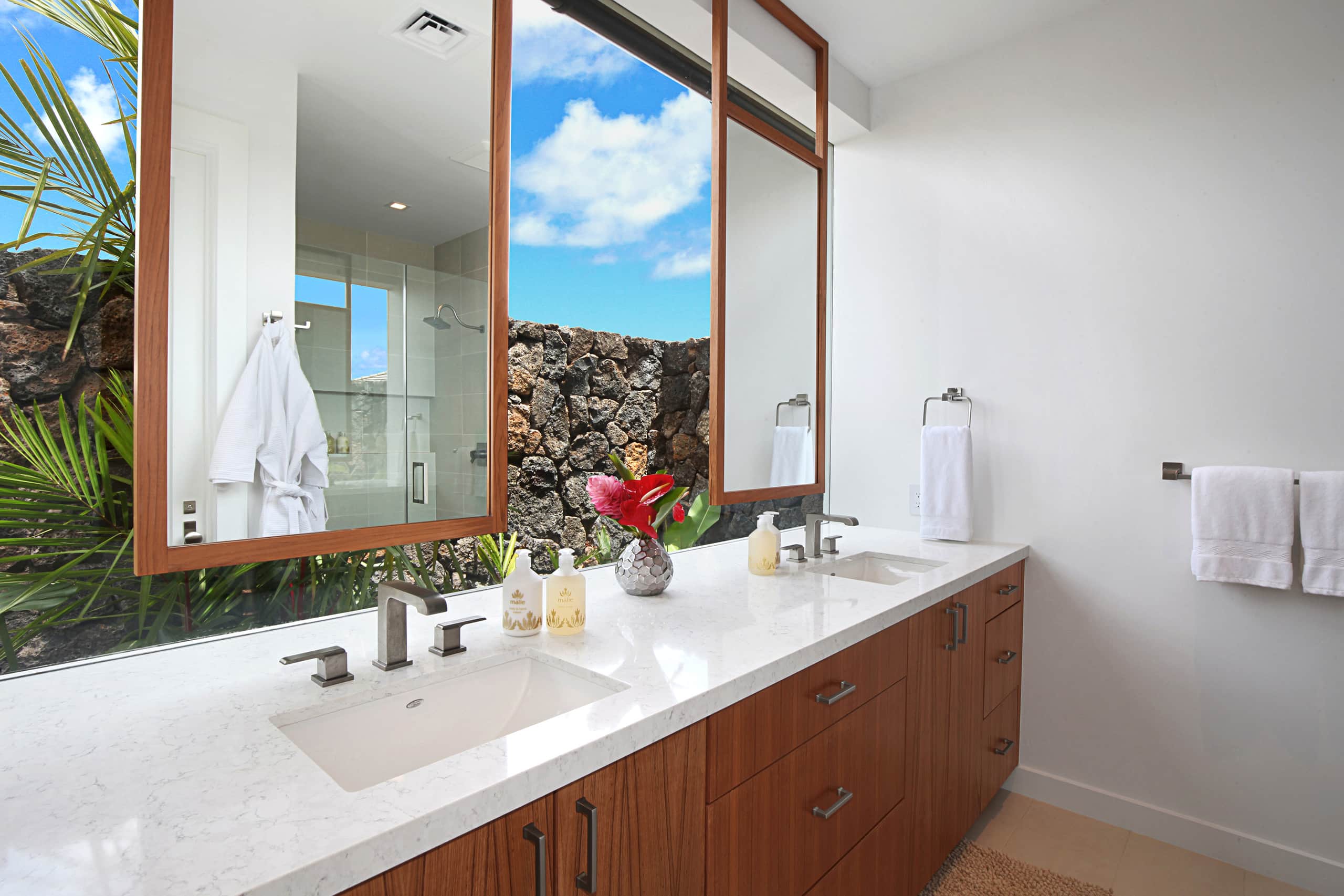 Hale Leimomi Luxurious Comfort + Pool + Views - Photo 32