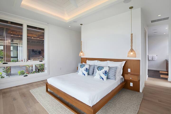 Hale Leimomi: Luxurious Comfort + Pool + Views! gallery image 4